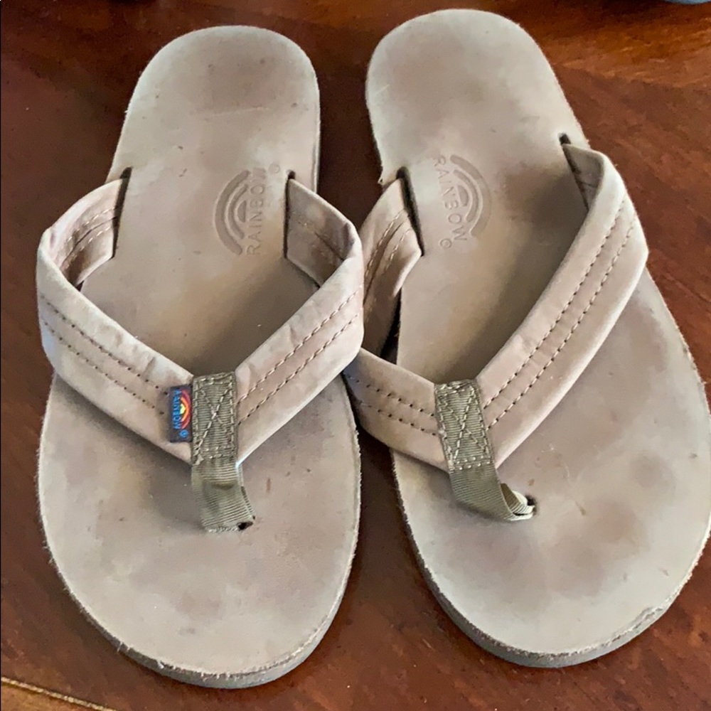 Rainbow sandals with thin sole. Size 5. Brown.
